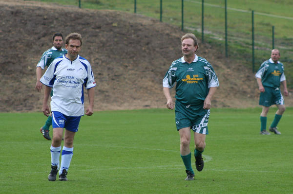 Nur beim Fu&szlig;ballspielen Kontrahenten Dieter Althaus und Dr. Benno Kaufhold