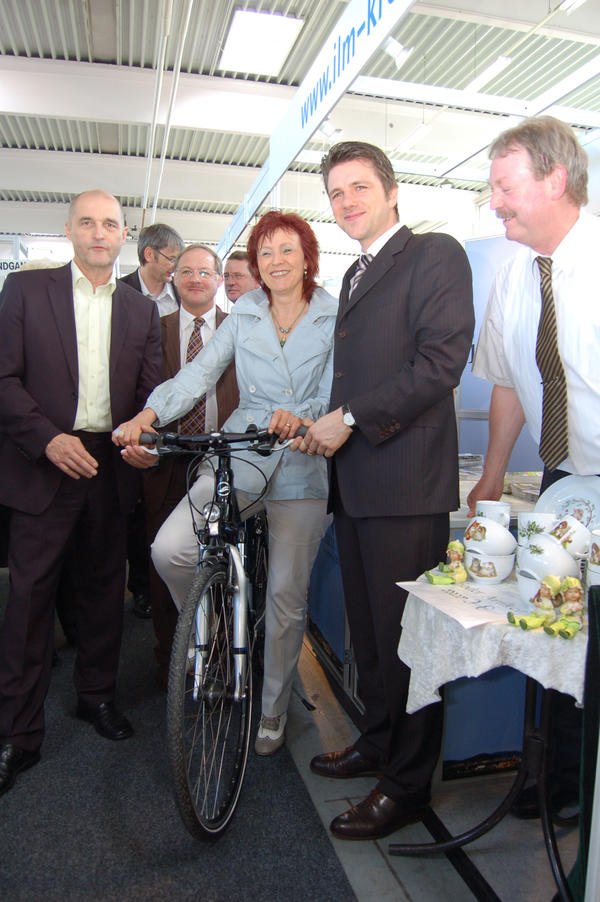 Oberb&uuml;rgermeister Britz auf dem Rad
