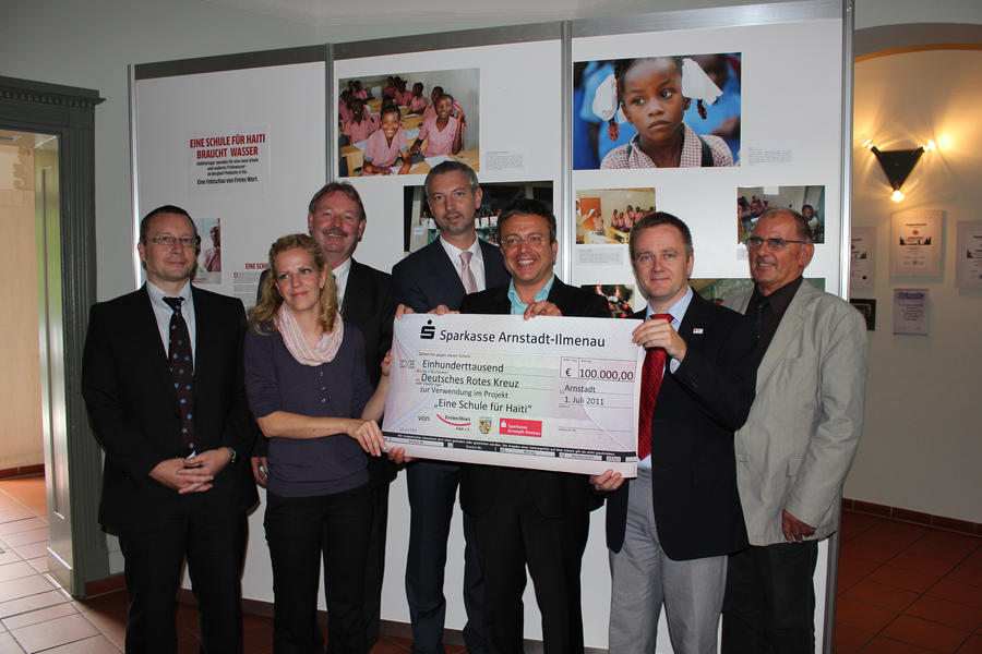 J. Rose, S. Walther (beide DRK), Dr. Kaufhold (LR), M. Jacob (Sparkasse), M. Ermert, A. Bauch (DRK)