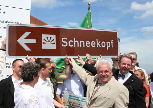 Verschiedene Politiker bei der Einweihung des neuen Schneekopfturmes