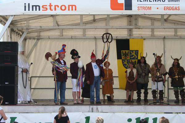 Wartburgensemble Eisenach beim Tanz und Streitgesrp&auml;ch zum traditionellen Sommergewinn