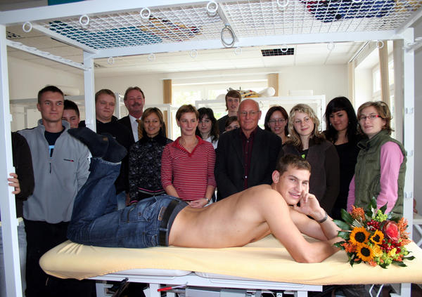LR & B&uuml;rgermeister begr&uuml;&szlig;ten die neue Physiotherapie-Klasse im Kur-Natur-Lehrinstitut St&uuml;tzerbach