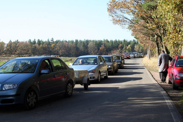 Gro&szlig;e Nachfrage: Am 24.10. mussten viele Besucher an den Toren der Kompostieranlage "Am Eich" warten