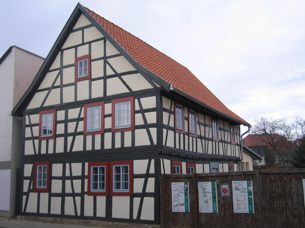 <em></em>