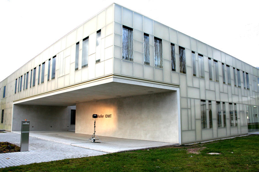 Au&szlig;enansicht des Fraunhofer IDMT Neubaus