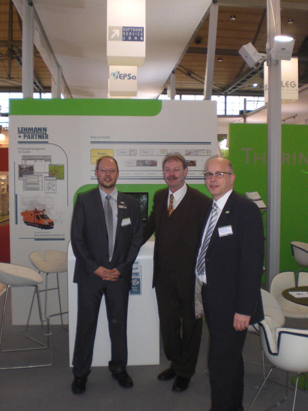 Landrat Dr. Kaufhold am Stand der LEHMANN + PARTNER GmbH