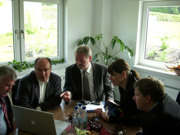 Dr.Kaufhold (Mitte) und Herr Jordanow, Gesch&auml;ftsf&uuml;hrer ILEXA (2. von links)
