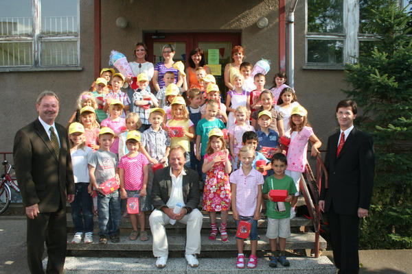 Die Sch&uuml;ler der Klassen 1 A und 1 B der Grundschule II in Arnstadt sind gespannt auf den 1. Schultag