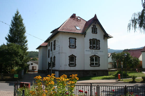 Regelschule Geraberg nach der Sanierung