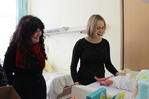 Bild vergr&ouml;&szlig;ern: Petra Enders, Mutter Tanja Marx mit Tochter Greta Lynn (Stadtilm)