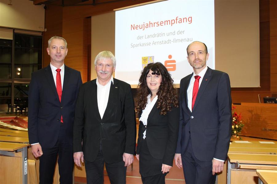 Marco Jacob, Peter Scharff, Petra Enders und Sven Hauschild begr&uuml;&szlig;ten die G&auml;ste des Neujahrsempfanges im Audimax der TU Ilmenau.