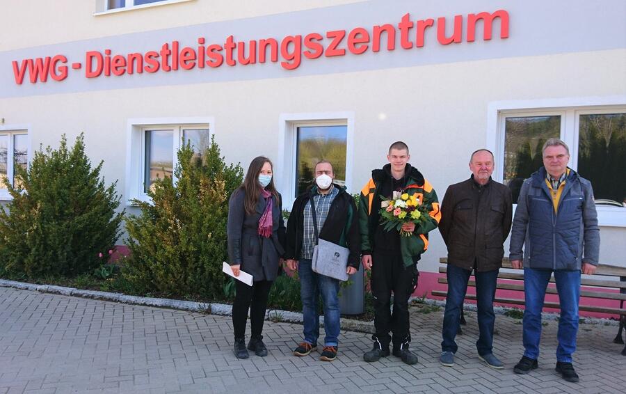 Linda Schmidt vom Sozialamt, Jobcoach Marian Stelzner, Christian Kroll, sein Betreuer Norbert Schenk und VGI-Chef Volkmar Sendler.
