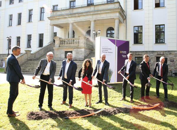Bild vergr&ouml;&szlig;ern: 2021 Spatenstich Breitband Glasfaser