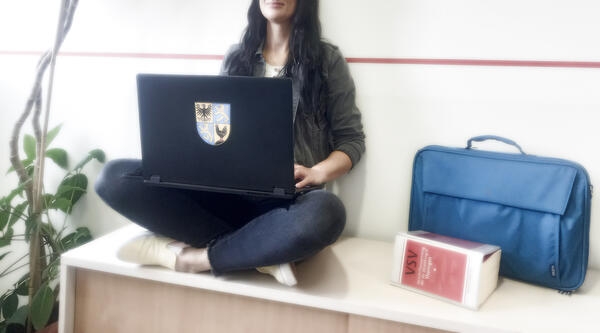 Bild vergr&ouml;&szlig;ern: Azubi Laptop