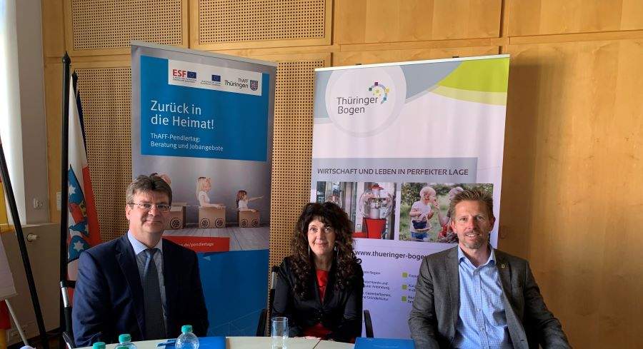 Andreas Knuhr von der THAFF, Landr&auml;tin Petra Enders und J&ouml;rg Neumann von der Wirtschaftsf&ouml;rderung der Stadt Arnstadt