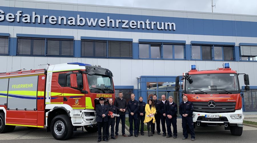 &Uuml;bergabe Feuerwehrfahrzeuge