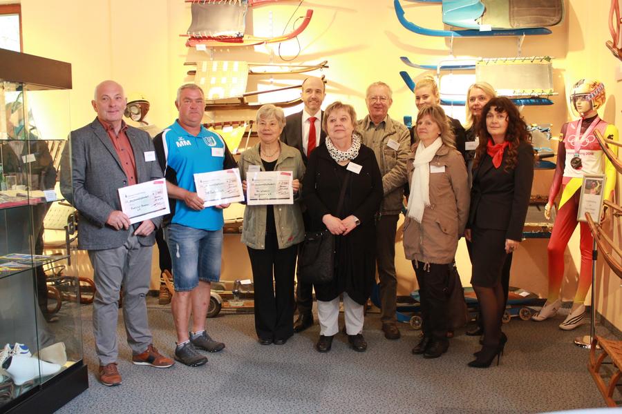 F&uuml;nf Vereine erhalten Unterst&uuml;tzungen durch die Stiftung Sparkasse Arnstadt-Ilmenau