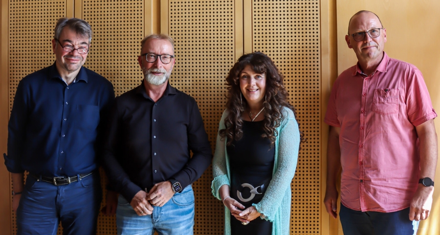 Franz-Josef Willems, Uwe Witt und Thomas Umbreit von dem Netzwerk SCHULEWIRTSCHAFT gemeinsam mit Landr&auml;tin Petra Enders. 