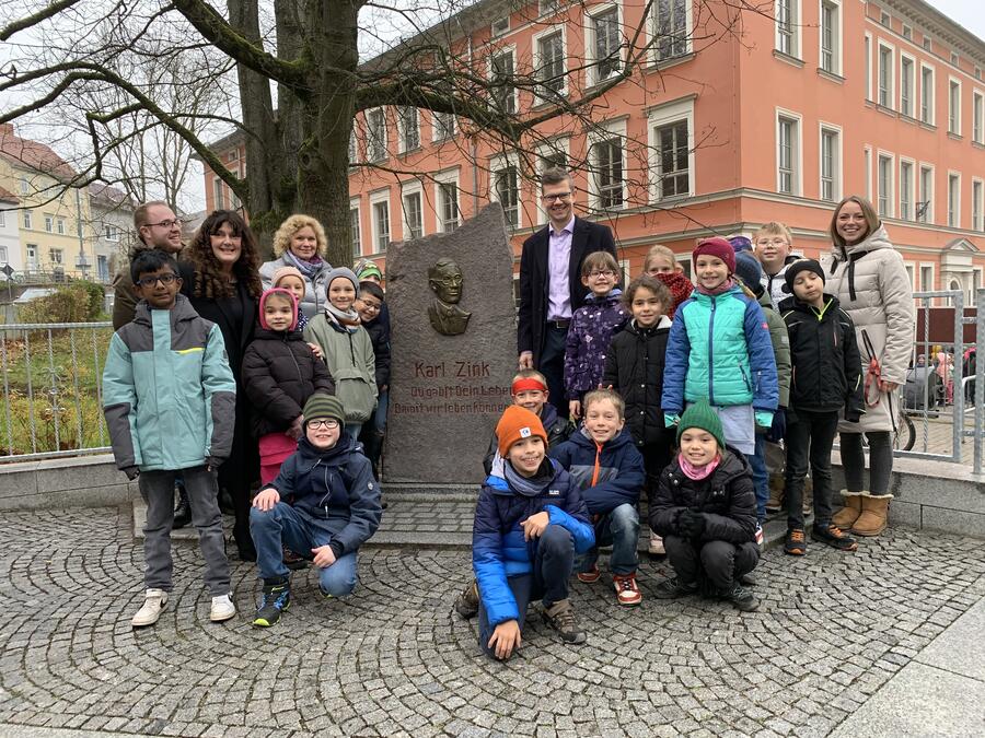 &Uuml;bergabe Karl-Zink-Denkmal