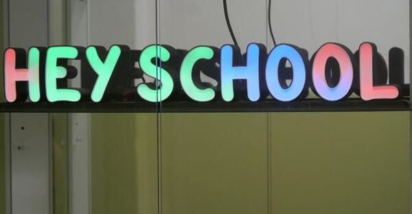 Bild vergr&ouml;&szlig;ern: Hey School
