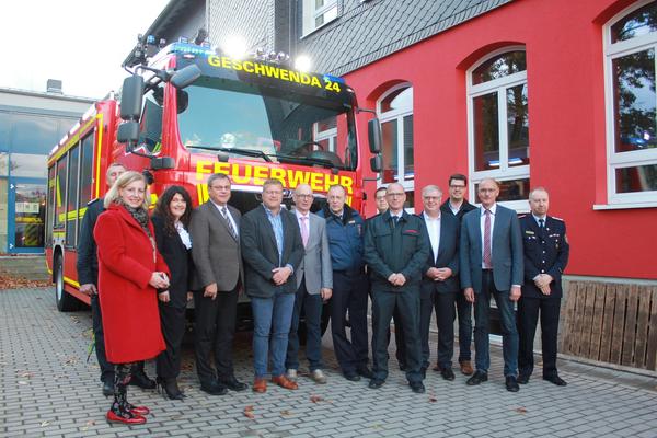 Bild vergr&ouml;&szlig;ern: Die Feuerwehr Geschwenda weiht ihr L&ouml;schfahrzeug am 18.10.2019 ein