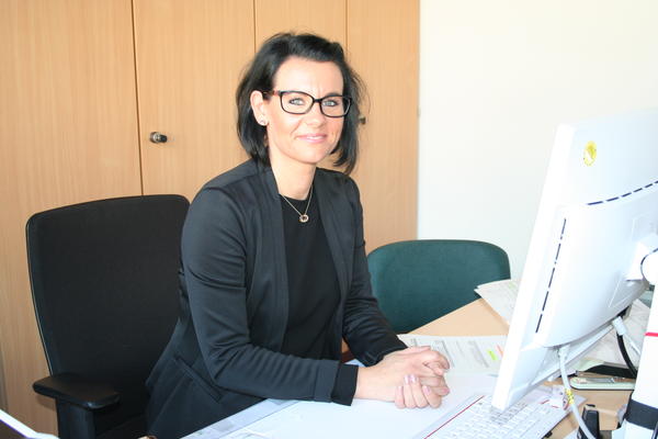 Bild vergr&ouml;&szlig;ern: Christiane Herrmann koordiniert die Pflege- und Seniorenarbeit im Ilm-Kreis.
