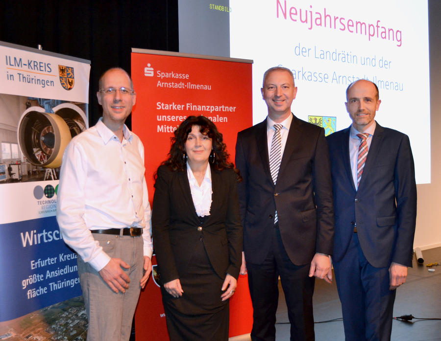 Dr. Daniel Bader von IHI Charging Systems, Landr&auml;tin Petra Enders, Marco Jacob und Sven Hauschild von der Sparkasse.