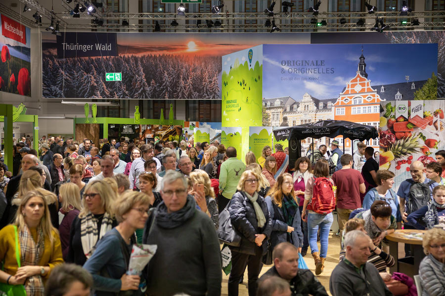 Gro&szlig;er Andrang herrschte schon am ersten Wochenende der Gr&uuml;nen Woche in der Th&uuml;ringenhalle, in der sich der Ilm-Kreis als Schwerpunkt-Landkreis pr&auml;sentiert. 