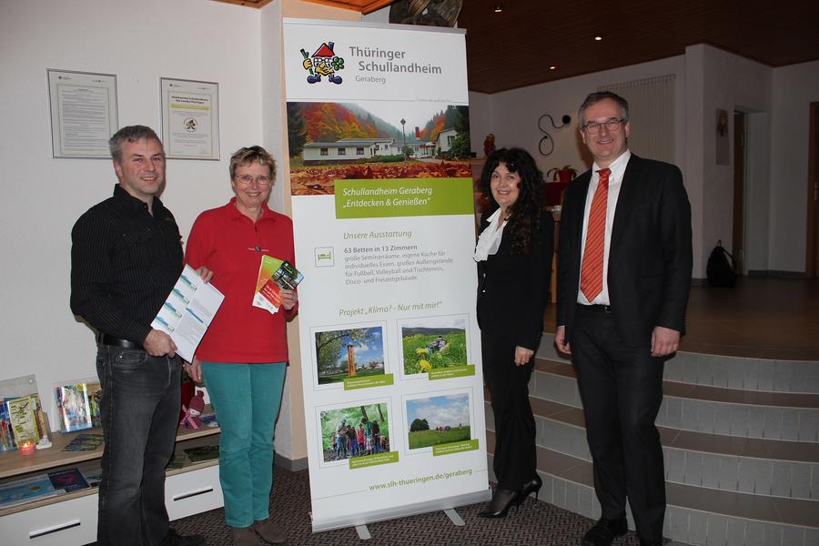 Jens Hertwig, Dr. Elke Hellmuth, Petra Enders und Tilman Wagenknecht im Schullandheim in Geraberg.